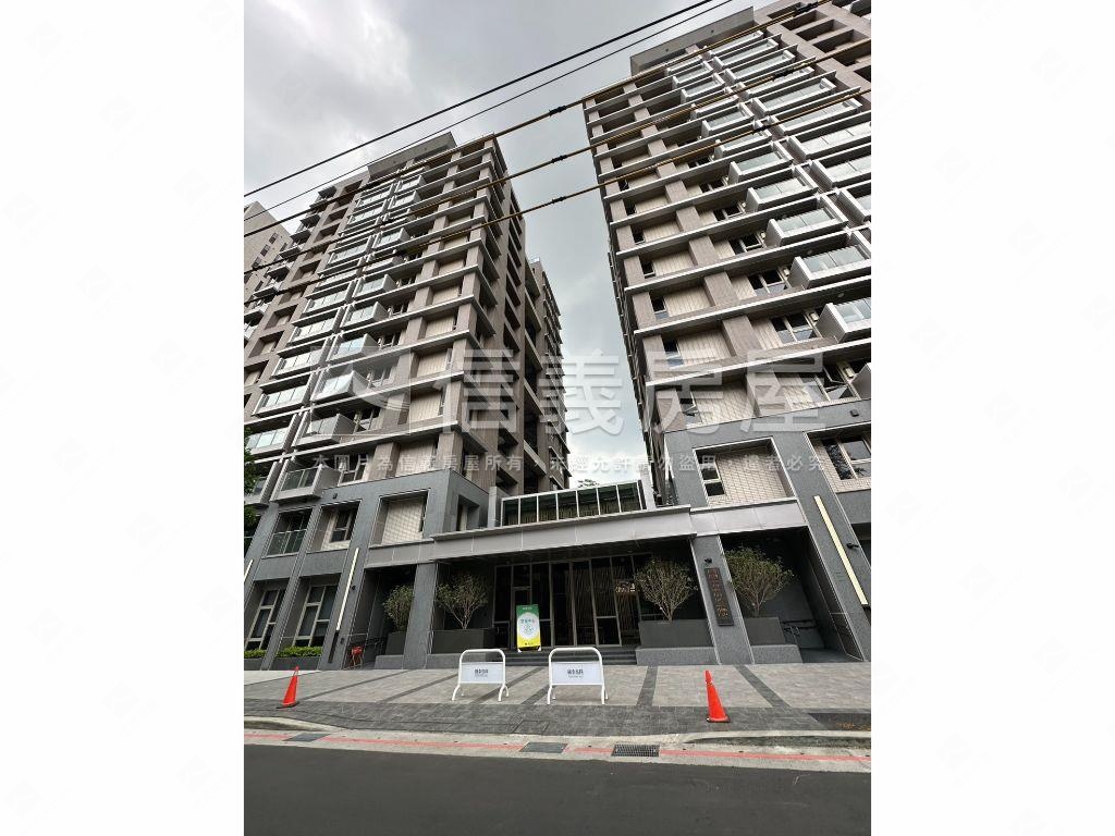 專任國泰悠陽高樓三房車位房屋室內格局與周邊環境