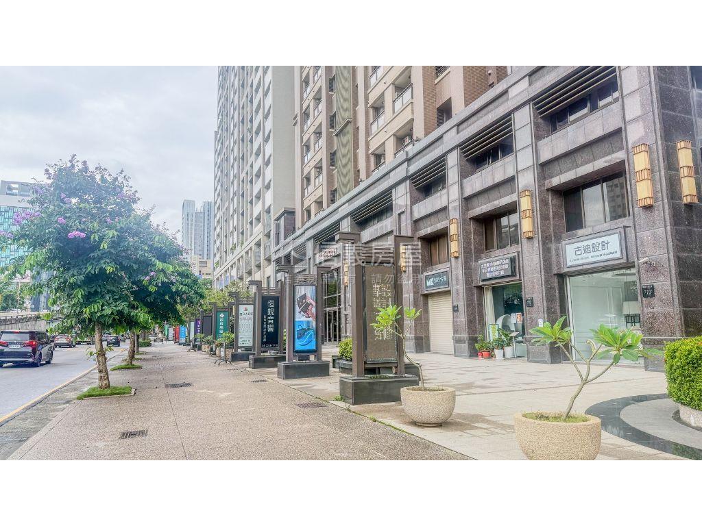 ★中港ＴｈｅＯＮＥ樓店３房屋室內格局與周邊環境