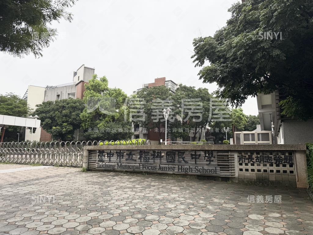 大面寬前後採光金店面房屋室內格局與周邊環境