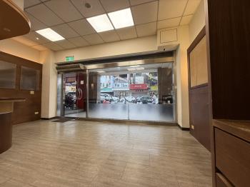 大面寬前後採光金店面
