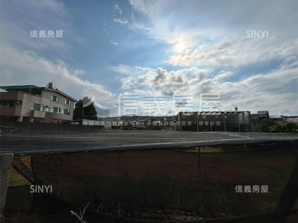 新社方正大面寬土地２房屋室內格局與周邊環境