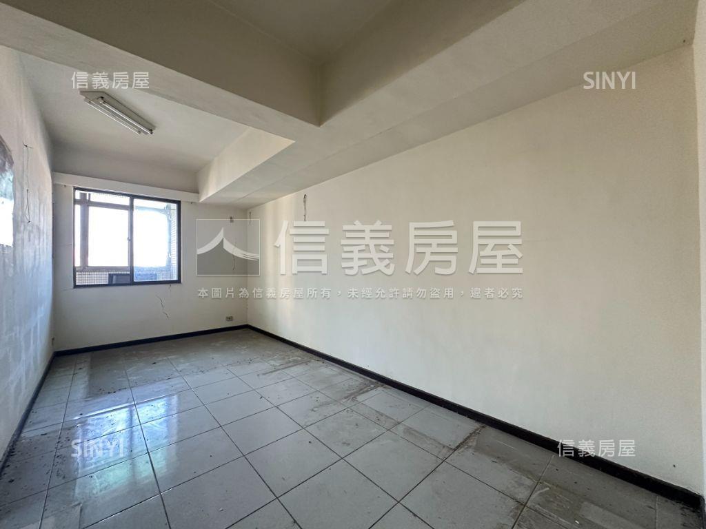 京華遠眺山景高樓住辦房屋室內格局與周邊環境