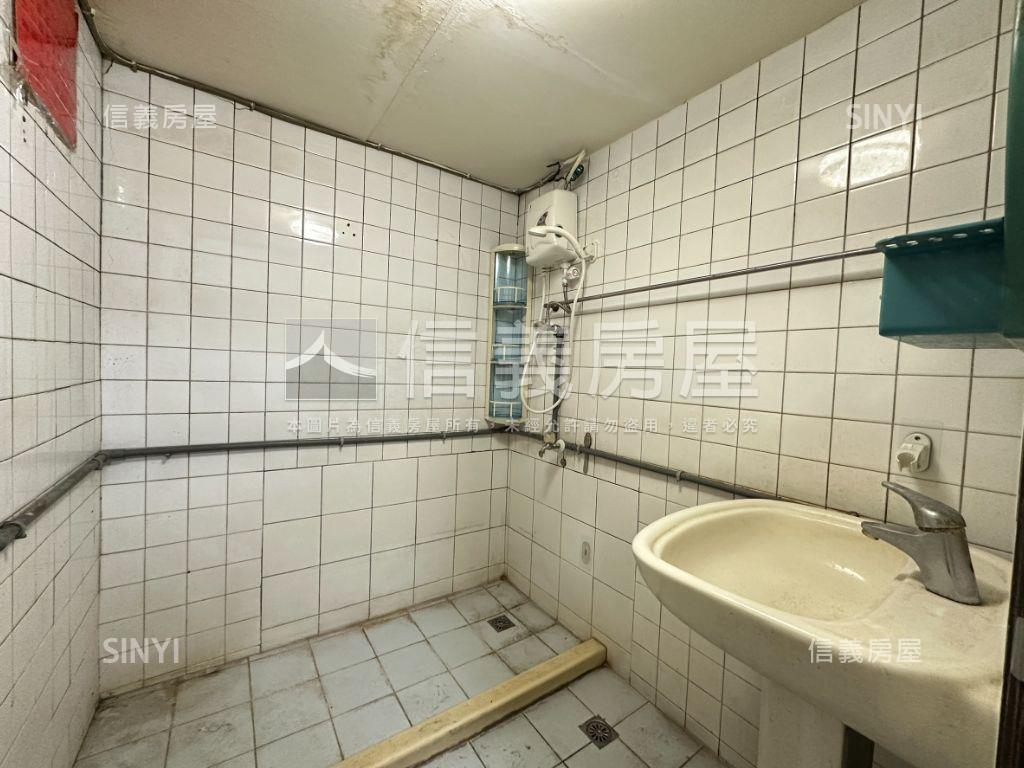 京華遠眺山景高樓住辦房屋室內格局與周邊環境