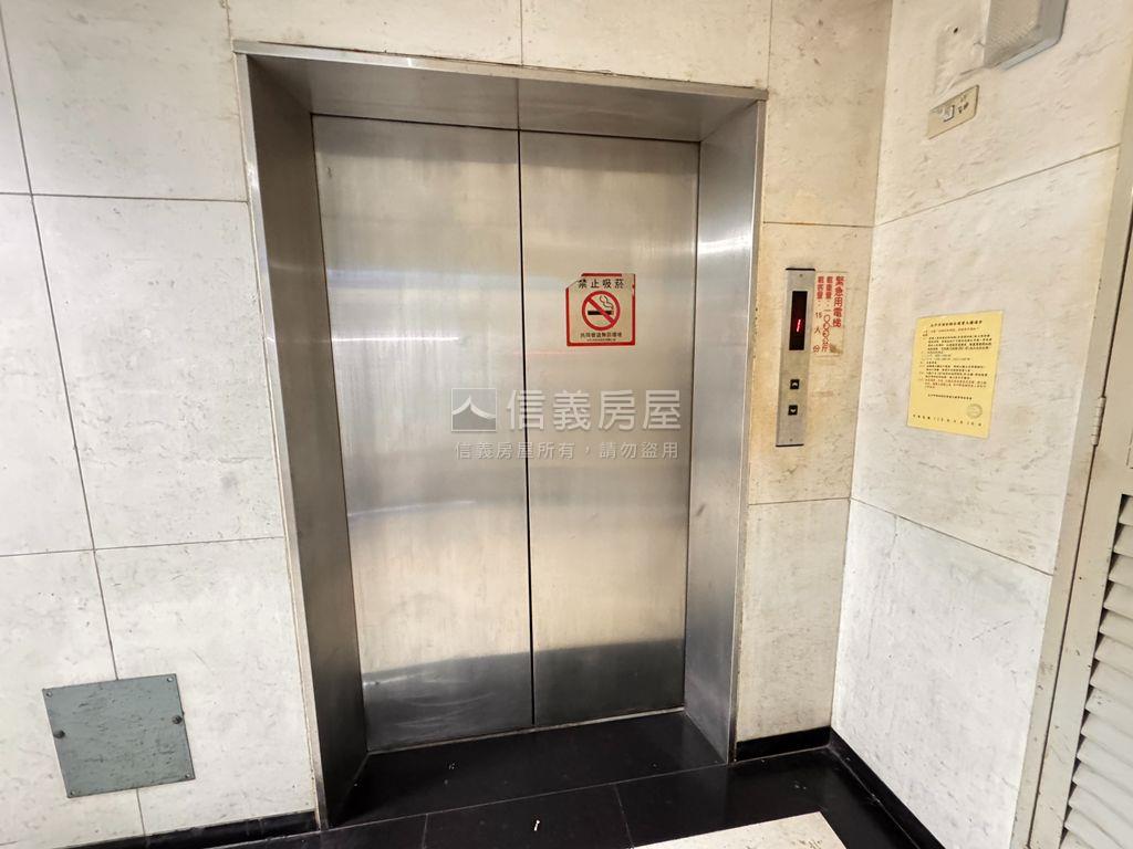 東區頂好金店面房屋室內格局與周邊環境