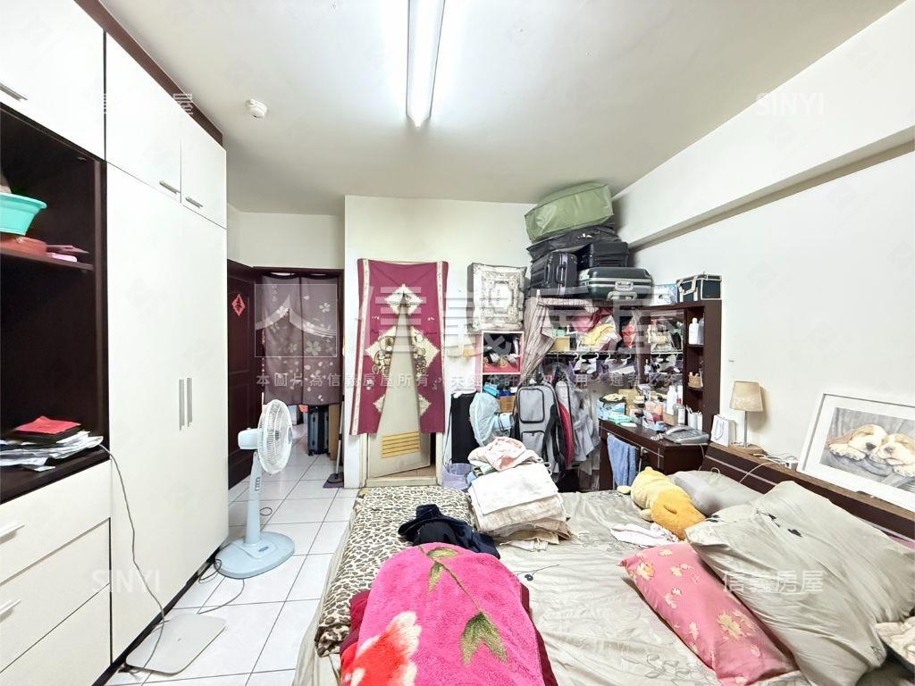 松天下三房機上車位房屋室內格局與周邊環境