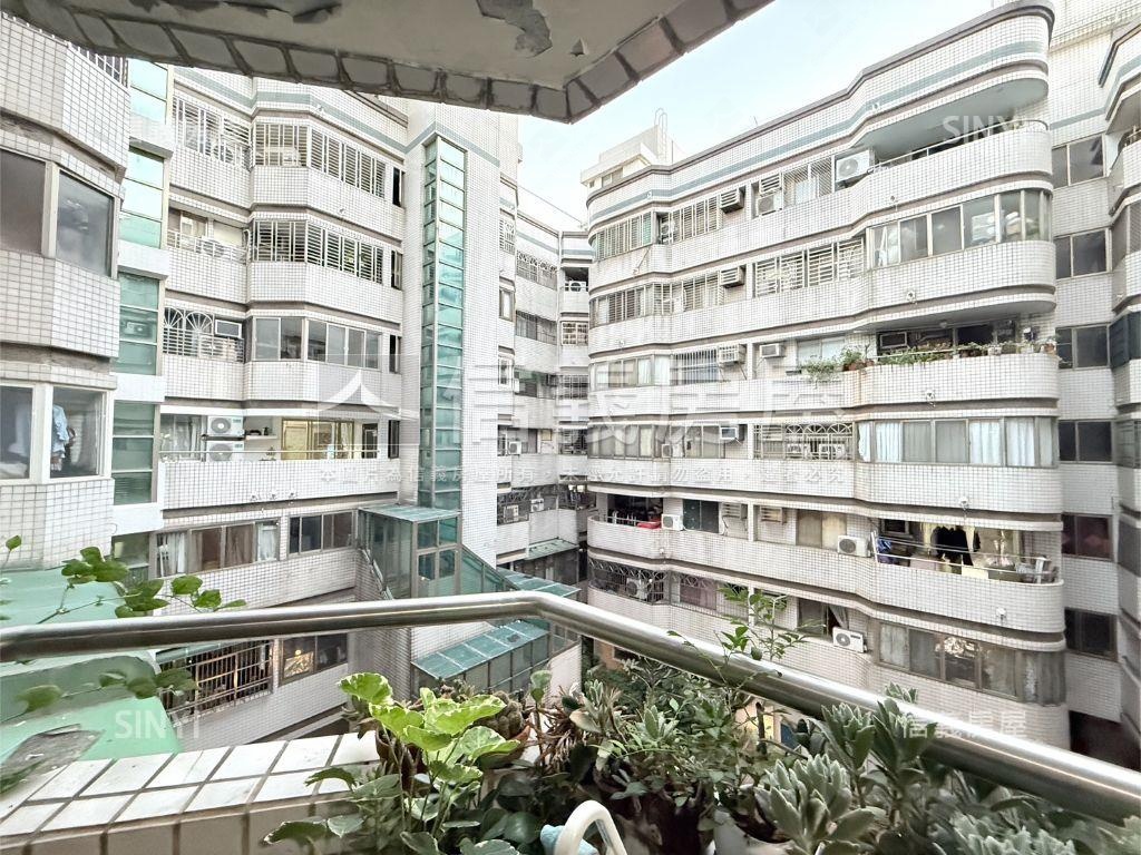 松天下三房機上車位房屋室內格局與周邊環境