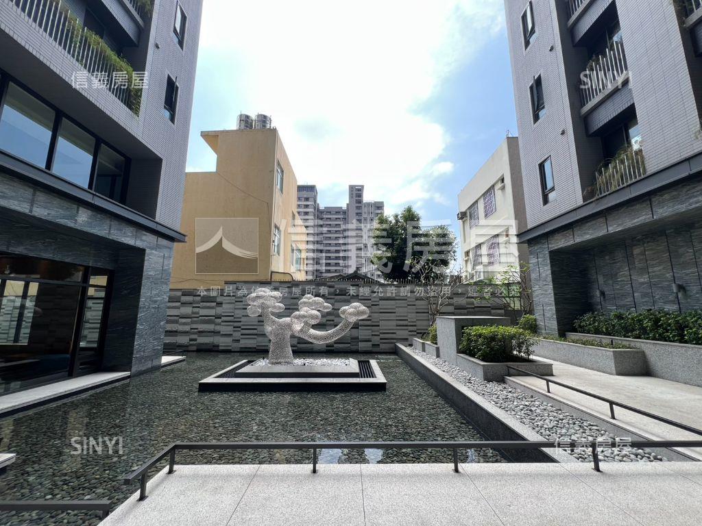 專任新業自由居高樓雙平車房屋室內格局與周邊環境