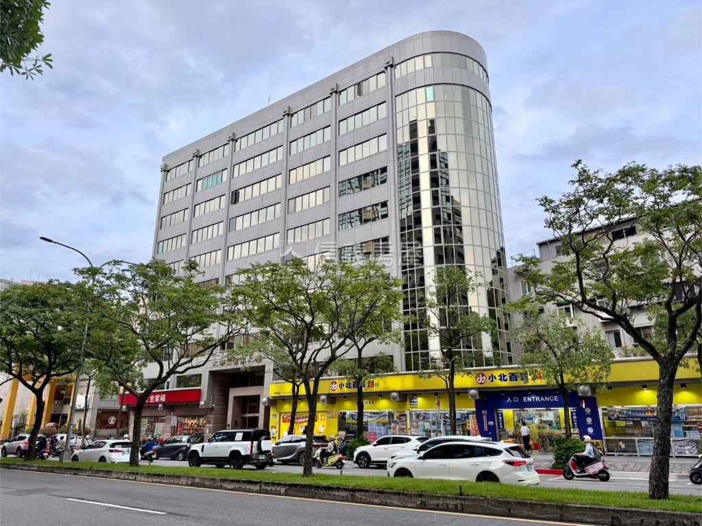 燙金店辦雙用雙效。湖砌房屋室內格局與周邊環境