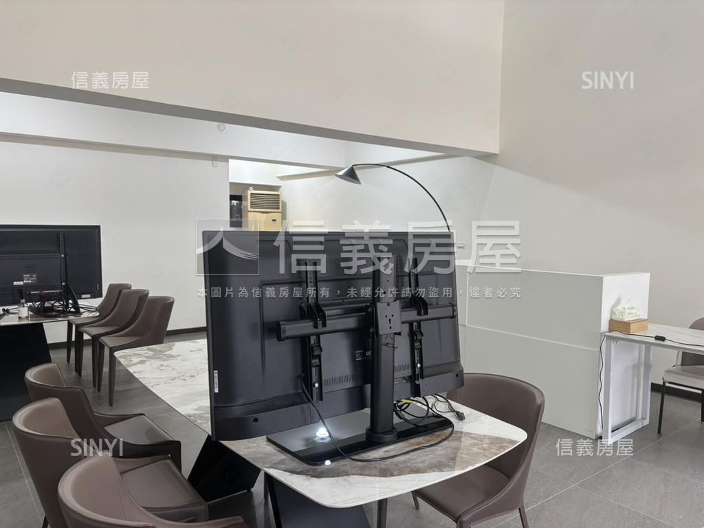 【盛河八方】挑高金店面房屋室內格局與周邊環境