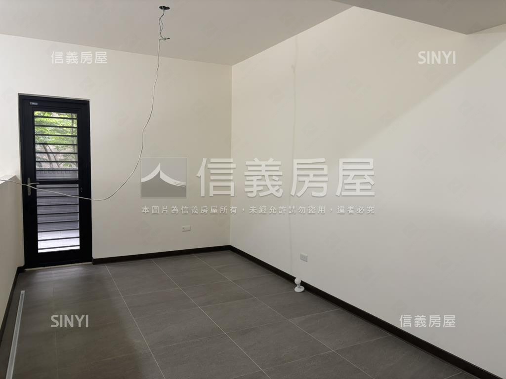 【盛河八方】挑高金店面房屋室內格局與周邊環境