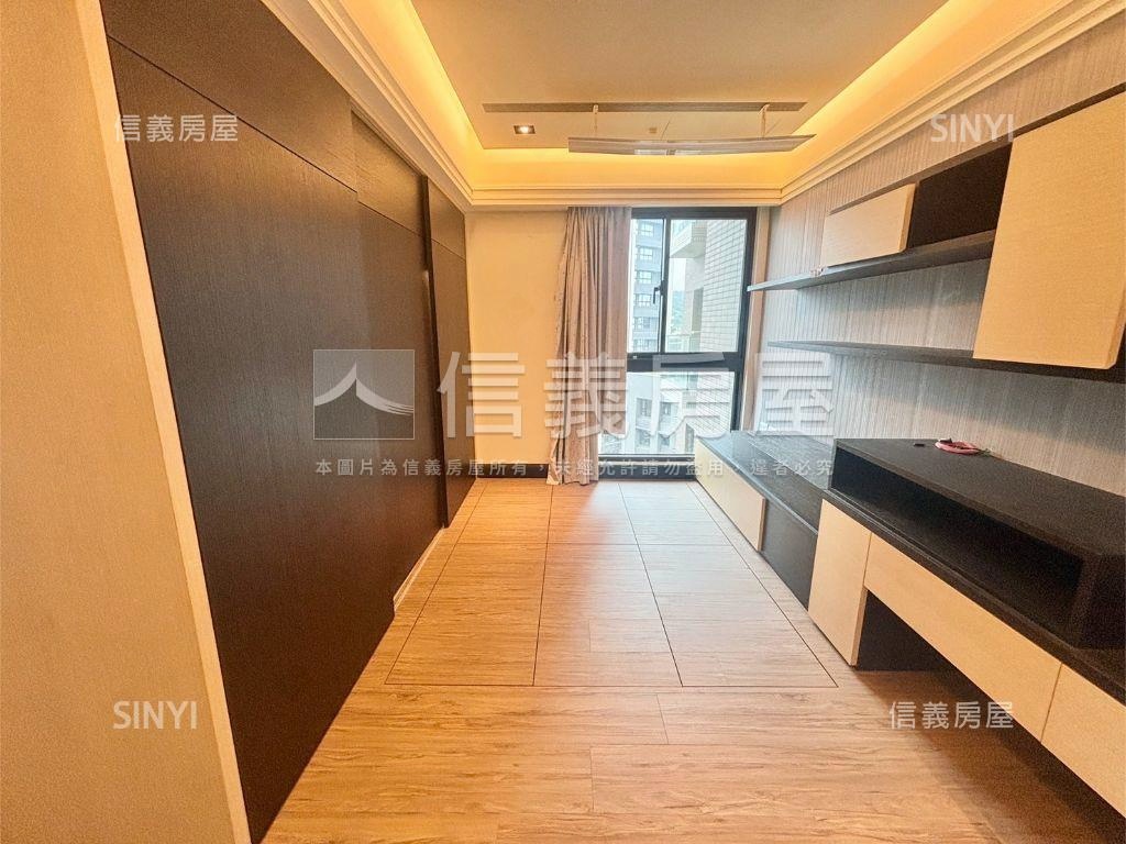 全坤世紀館絕美高樓層房屋室內格局與周邊環境