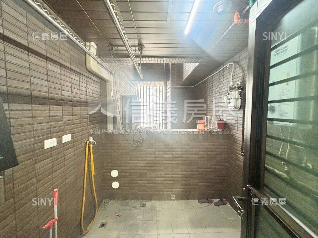 全坤世紀館絕美高樓層房屋室內格局與周邊環境