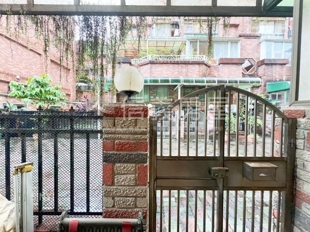 玫瑰園一樓挑高美宅房屋室內格局與周邊環境