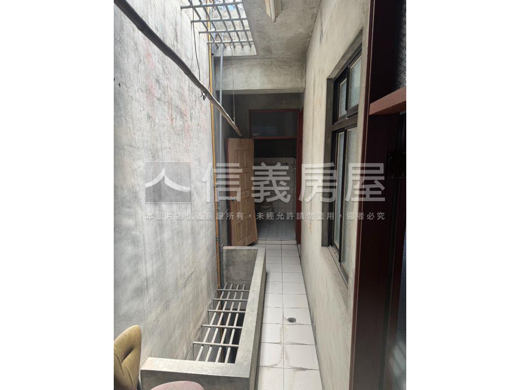 桃園後站商圈臨路透天店面房屋室內格局與周邊環境