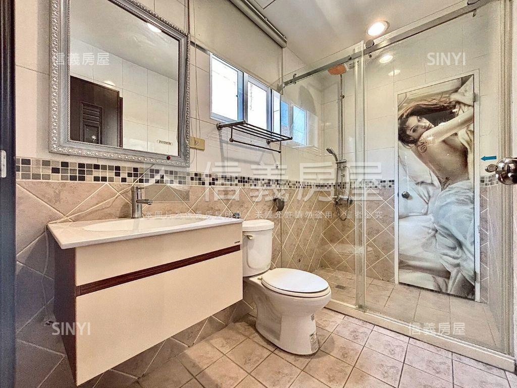 站前北門。獨棟邊間店面房屋室內格局與周邊環境