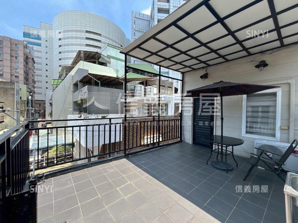 站前北門。獨棟邊間店面房屋室內格局與周邊環境