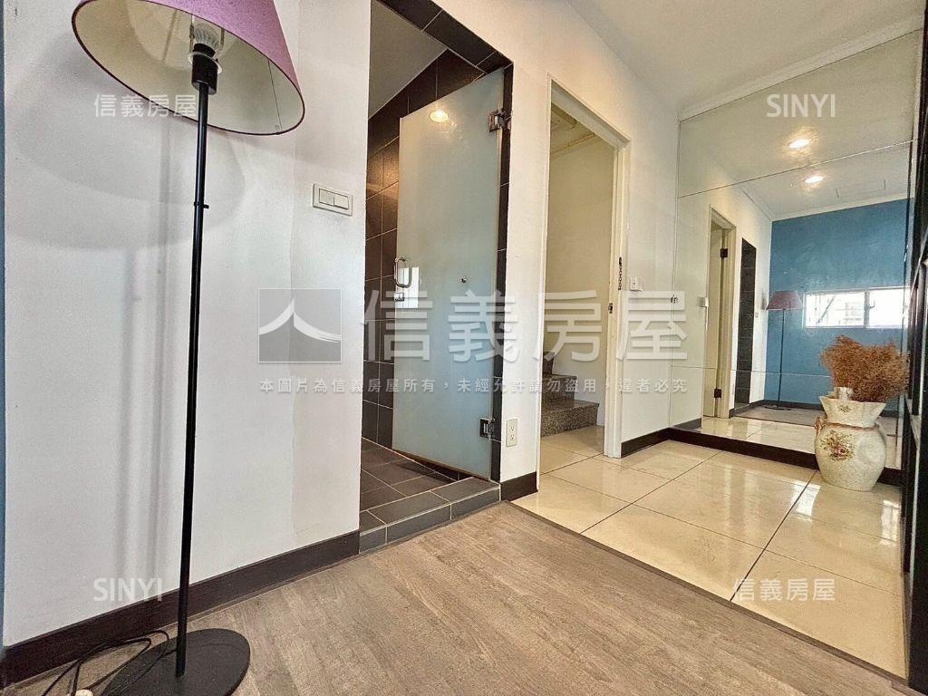 站前北門。獨棟邊間店面房屋室內格局與周邊環境