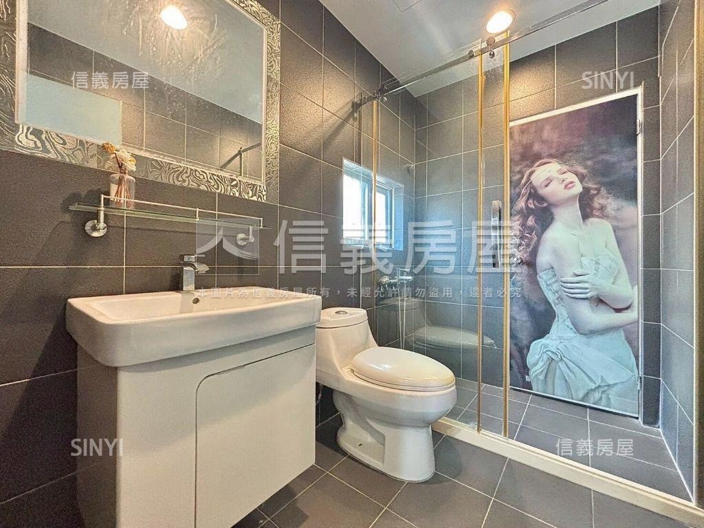 站前北門。獨棟邊間店面房屋室內格局與周邊環境