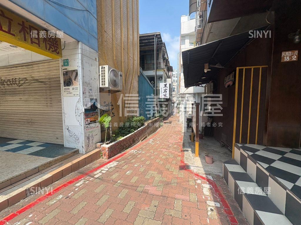 站前北門。獨棟邊間店面房屋室內格局與周邊環境