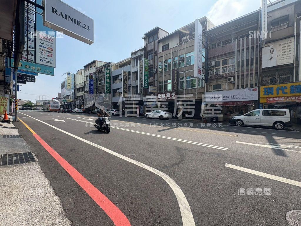 站前北門。獨棟邊間店面房屋室內格局與周邊環境