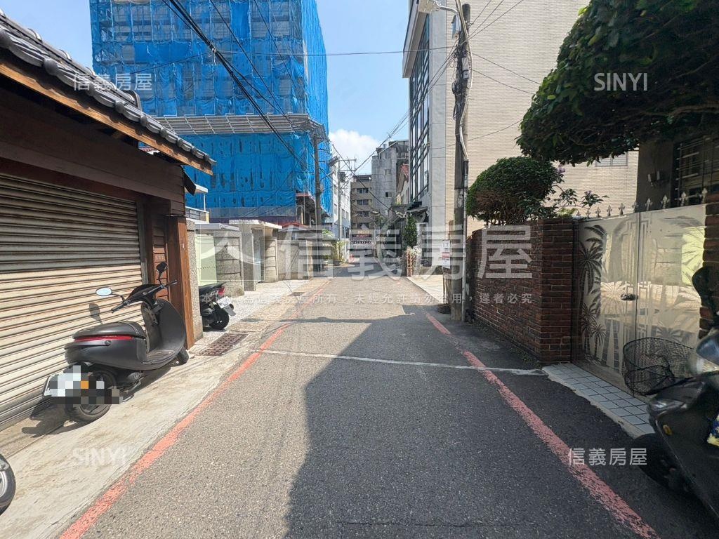 站前北門。獨棟邊間店面房屋室內格局與周邊環境