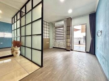 站前北門。獨棟邊間店面