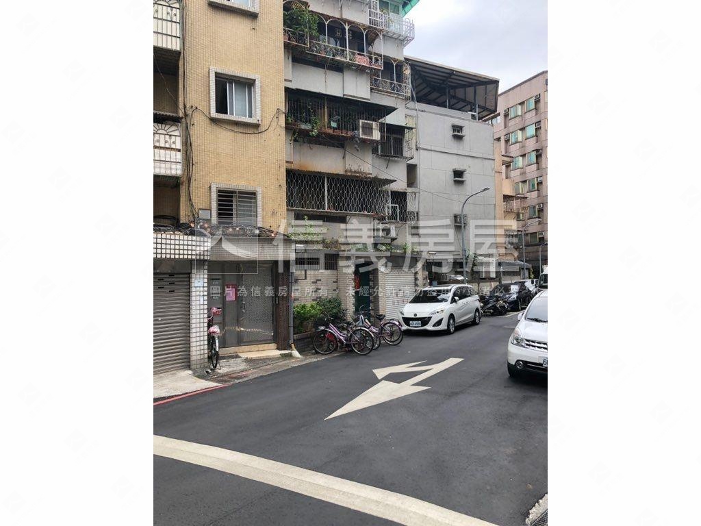 森林三角窗大面寬美店房屋室內格局與周邊環境
