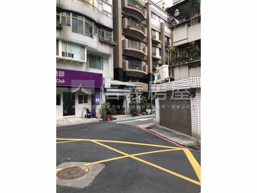 森林三角窗大面寬美店房屋室內格局與周邊環境