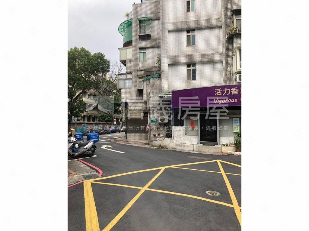 森林三角窗大面寬美店房屋室內格局與周邊環境