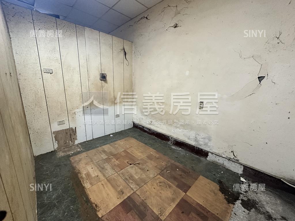 近ＬＢ１０站稀有一樓房屋室內格局與周邊環境