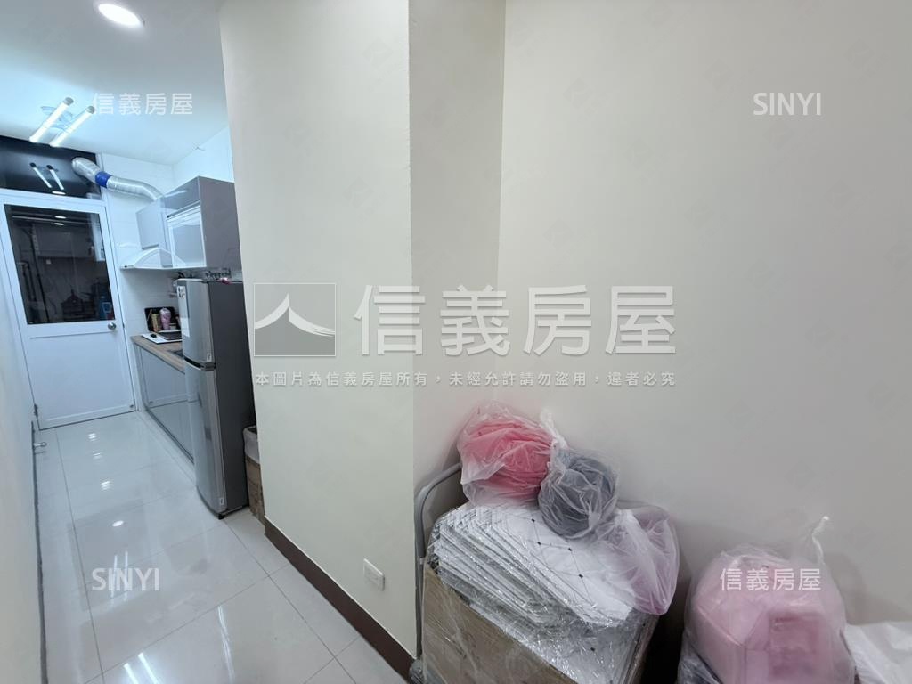 車站翻新質感店面房屋室內格局與周邊環境