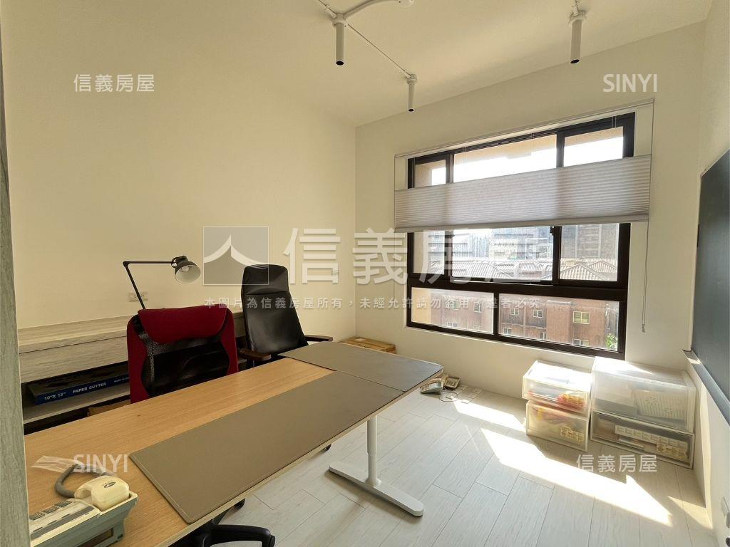 近高鐵首富二車位豪邸房屋室內格局與周邊環境