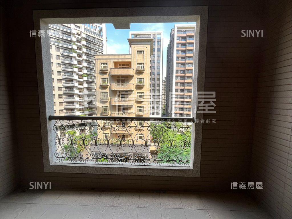近高鐵首富二車位豪邸房屋室內格局與周邊環境