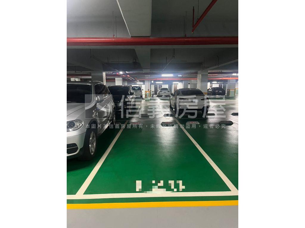 近高鐵首富二車位豪邸房屋室內格局與周邊環境