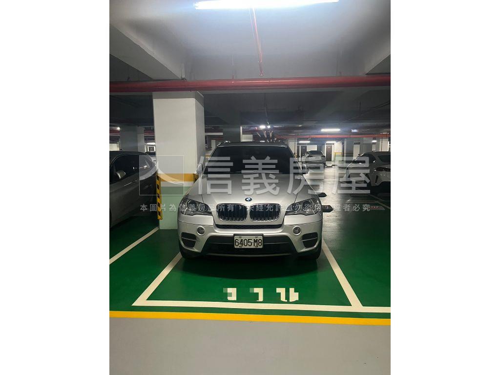 近高鐵首富二車位豪邸房屋室內格局與周邊環境