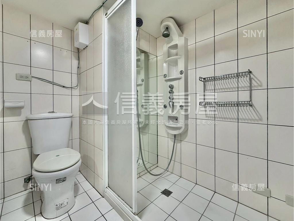 順天獅子城前棟園道戶車位房屋室內格局與周邊環境