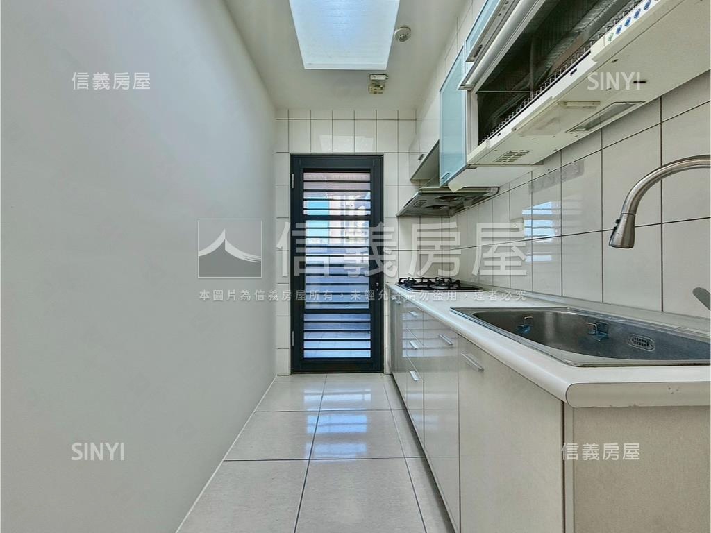 順天獅子城前棟園道戶車位房屋室內格局與周邊環境