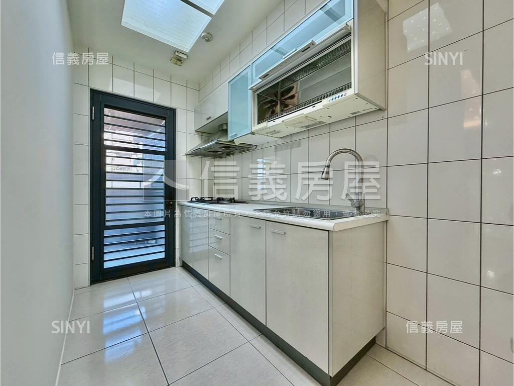 順天獅子城前棟園道戶車位房屋室內格局與周邊環境