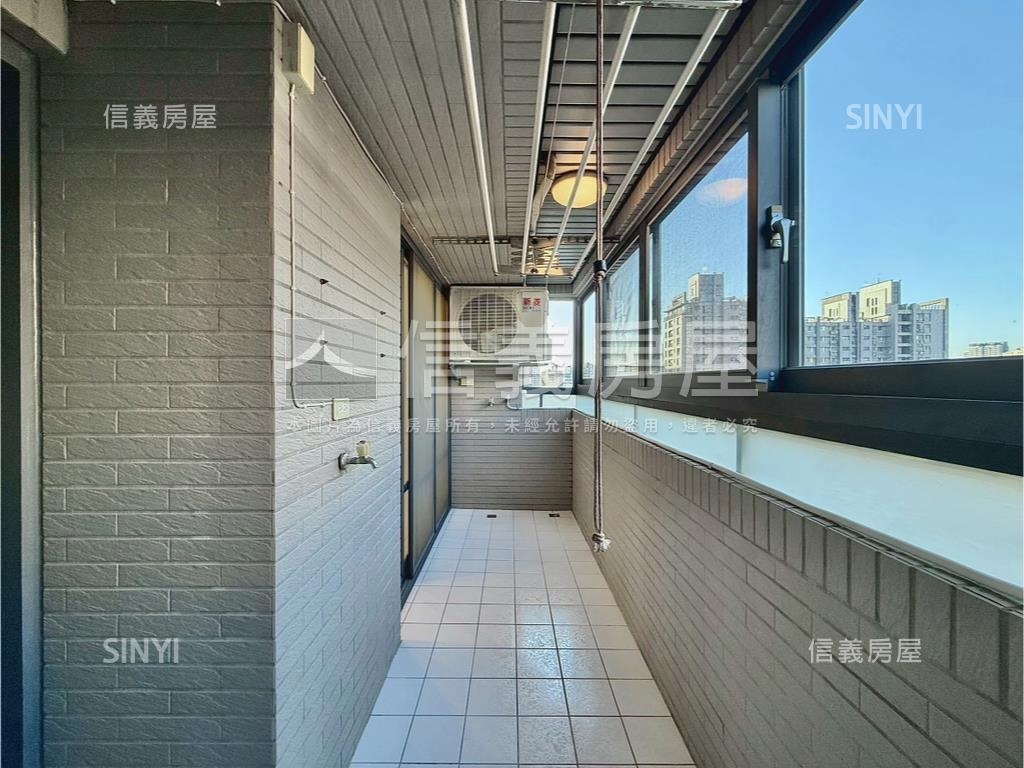 順天獅子城前棟園道戶車位房屋室內格局與周邊環境