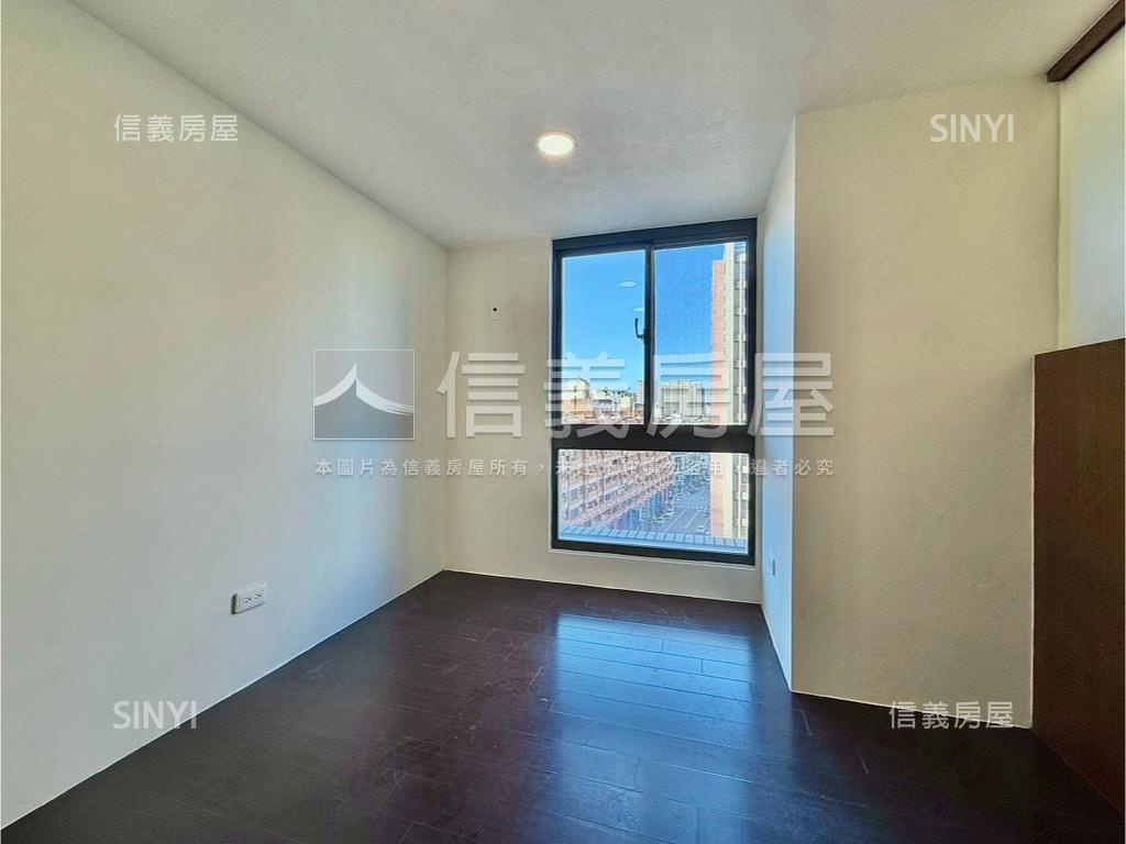 順天獅子城前棟園道戶車位房屋室內格局與周邊環境