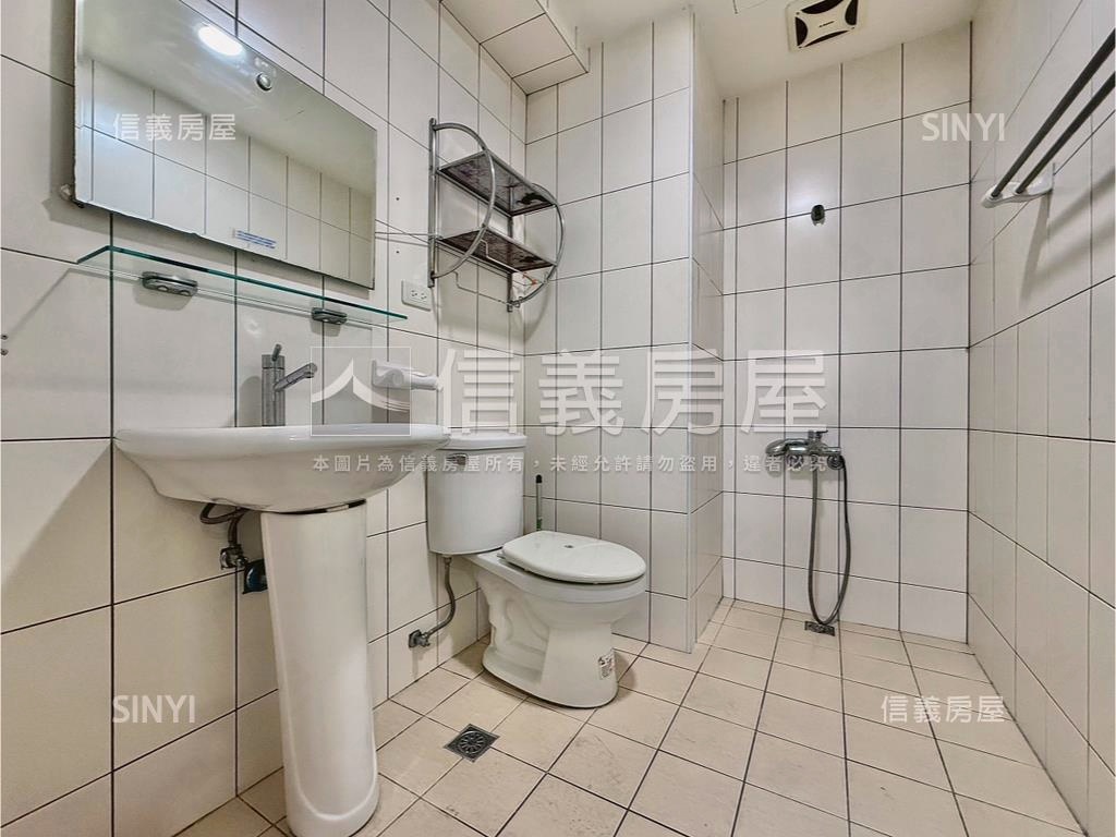 順天獅子城前棟園道戶車位房屋室內格局與周邊環境