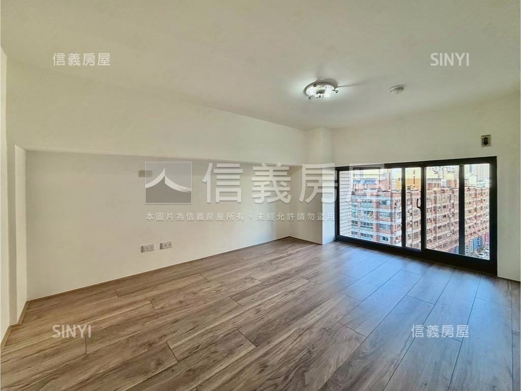 順天獅子城前棟園道戶車位房屋室內格局與周邊環境