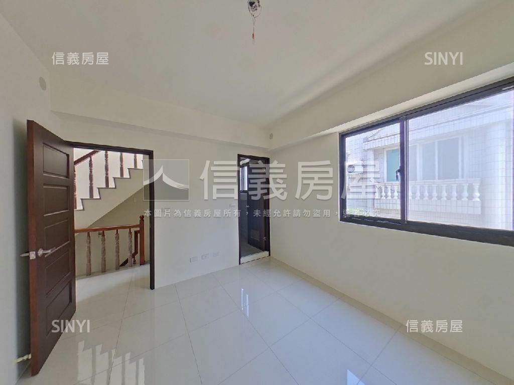 近國一大面寬美墅房屋室內格局與周邊環境