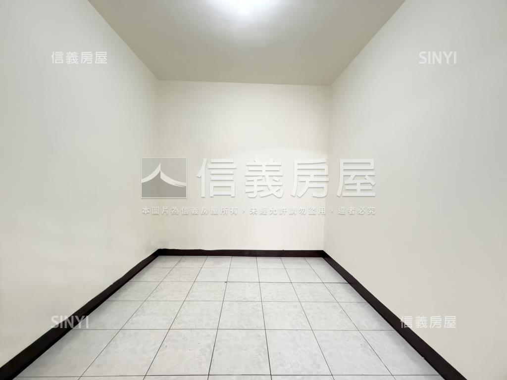 萬大捷運獨棟美美２樓房屋室內格局與周邊環境