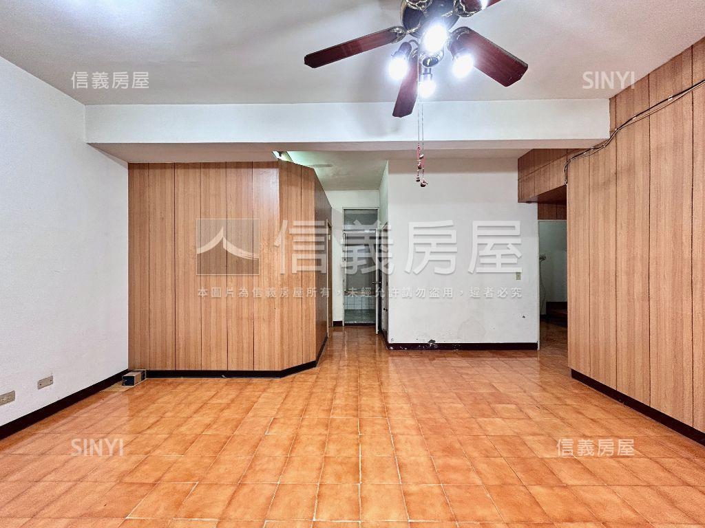 搶手捷運黃金公寓三樓房屋室內格局與周邊環境