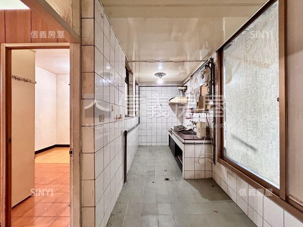 搶手捷運黃金公寓三樓房屋室內格局與周邊環境