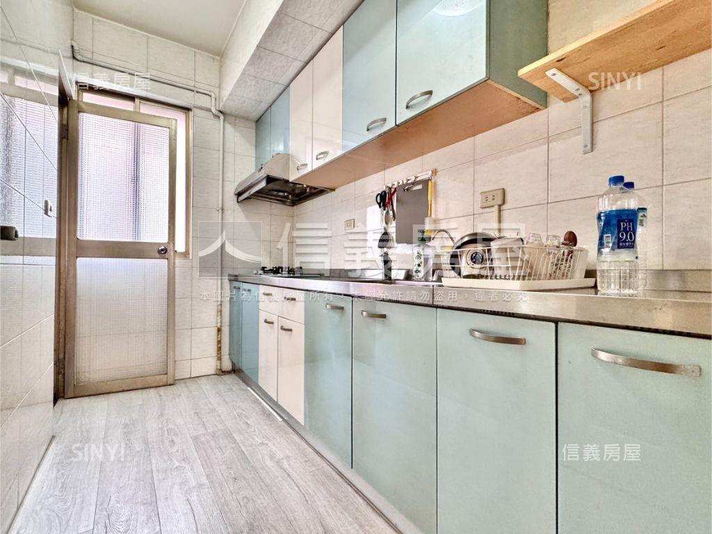 近巨蛋三房平車美宅房屋室內格局與周邊環境