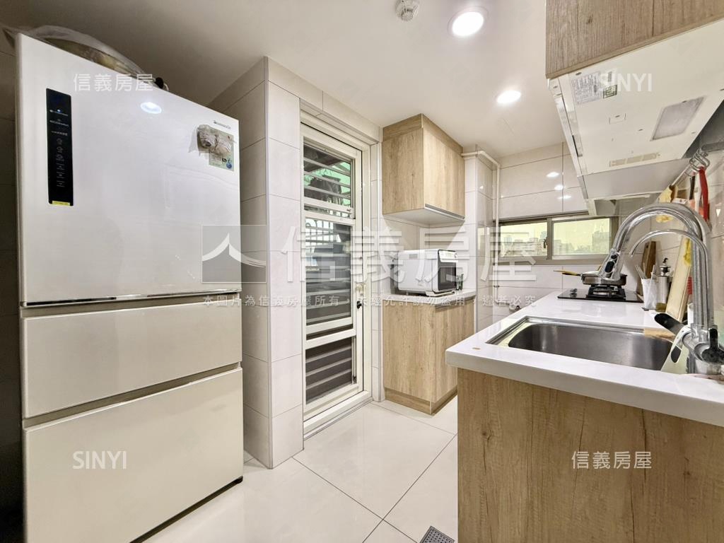 中山名門美妝三房車位房屋室內格局與周邊環境