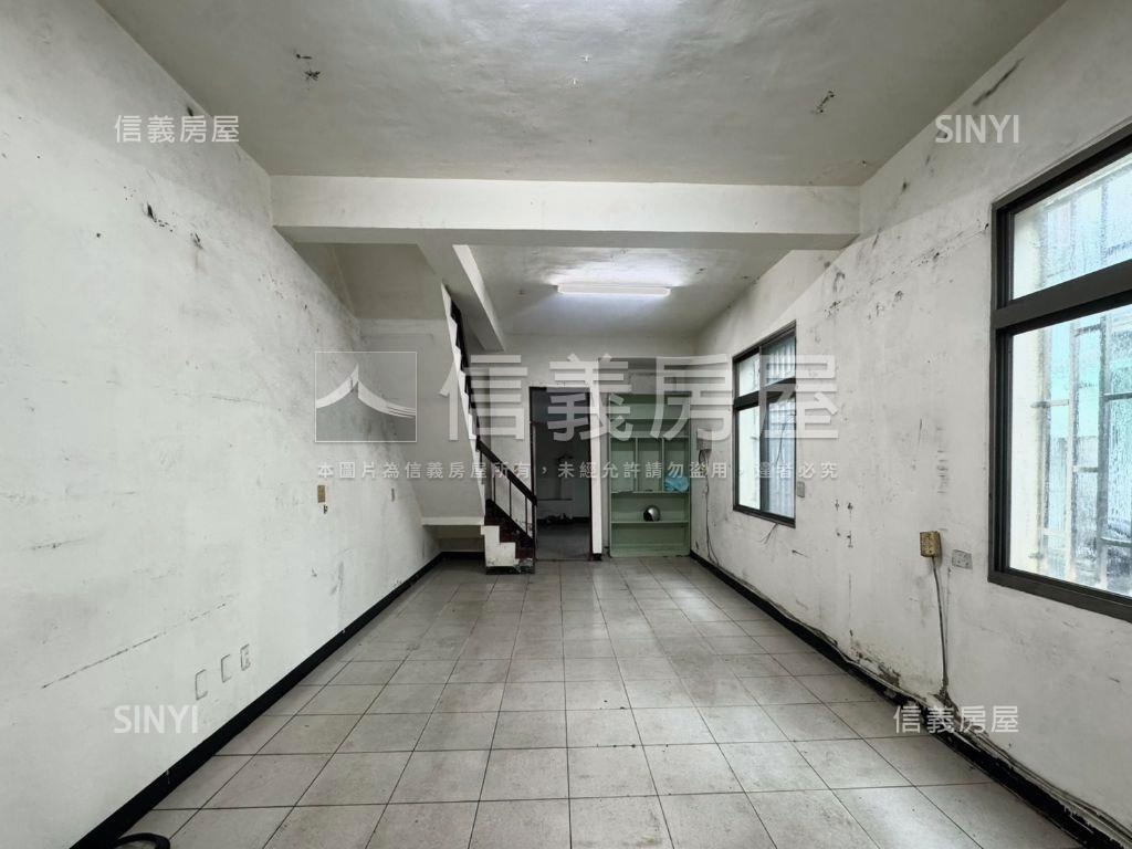北區車水馬龍邊間透天店面房屋室內格局與周邊環境