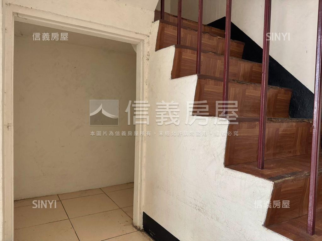 北區車水馬龍邊間透天店面房屋室內格局與周邊環境